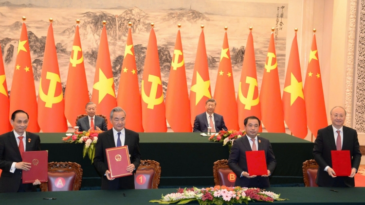 Tề lam bơnàng jă lơh bơyô bơh gờñ đah rơnàng kơnòm să Việt Nam – Lo 