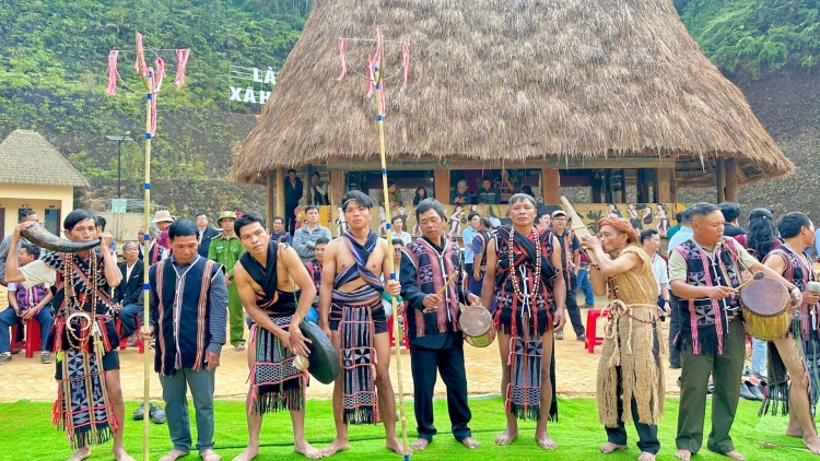 BHIỆC BHAN LỌONG C’MOO ÂNG ĐHANUÔR CƠ TU CHR’VAL CA NOONG K’TIẾC HÙNG SƠN