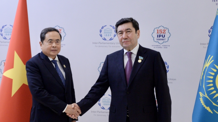 Khua Anôk bruă kƀĭn ala Trần Thanh Mẫn bi tuôm hŏng Khua Anôk bruă kƀĭn ala nah gŭ Kazakhstan