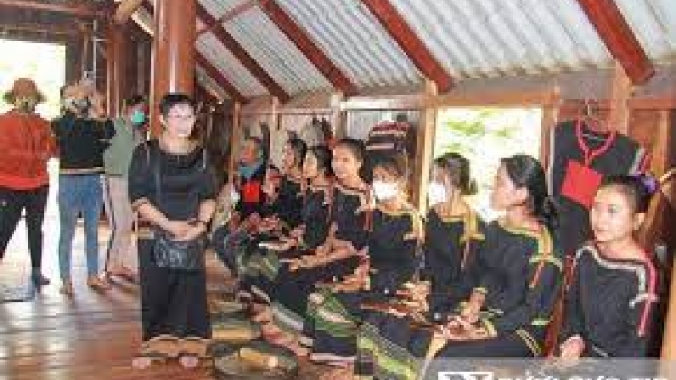  Kơ nôm ai Đảng kuăn pơlê ai tơdroăng rêh ối phâi tơtô