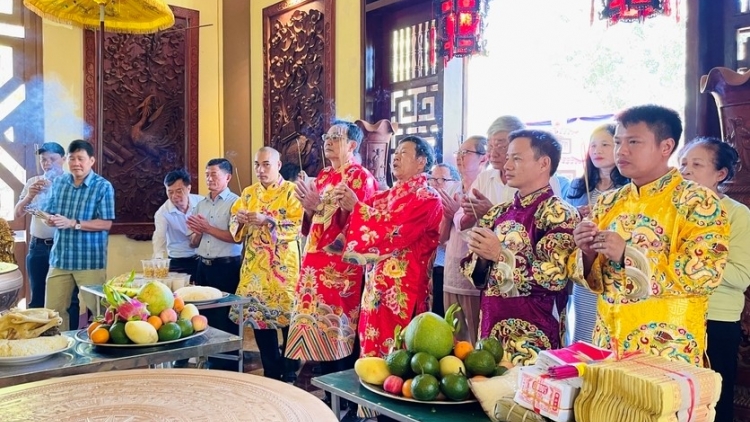 Mơnuih ƀôn sang Dap Kơdư anăp lăng glăi anih amĭ ƀă yă pơjing