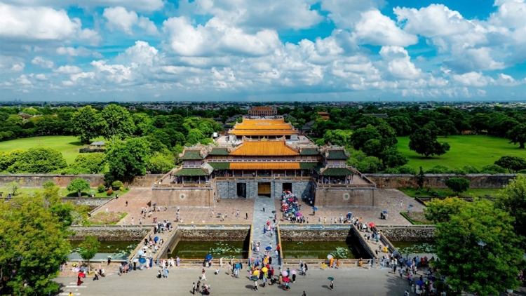 HUẾ XAY MOON ĐỚC ĐƯƠNG HƠNH DEH K’NẶ 700.000 CHU TA MOOI COH CR’CHĂL LỄ