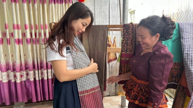 សិប្បការិនី នាងចន្ទី អភិរក្សរបរត្បាញហូលខ្មែរ