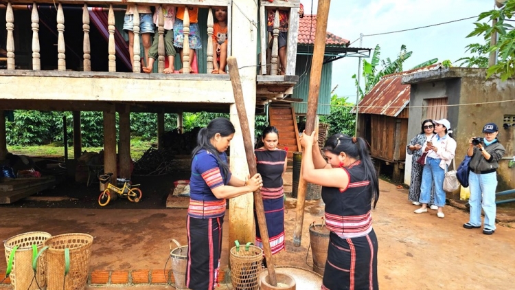 Parơtuk cim mơni bơyan phang lah jŭ 