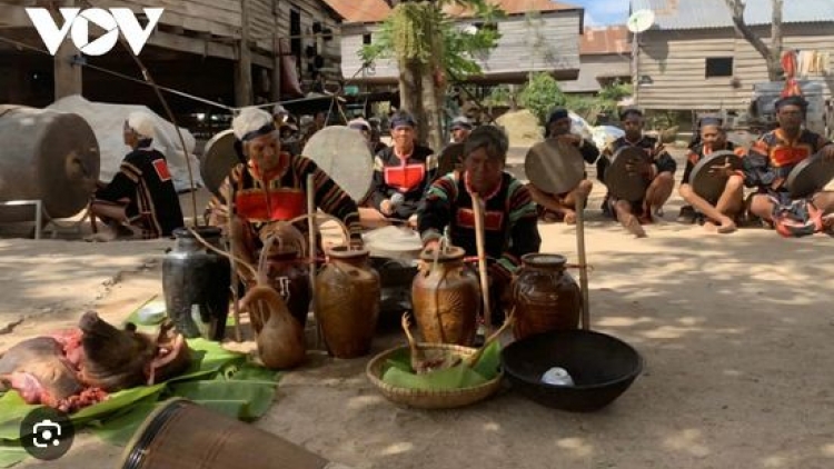 Ơ Tơlut plei atang