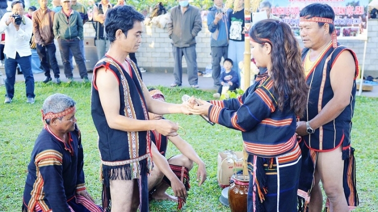 Parơtuk cim mơni bơyan phang lah jŭ 