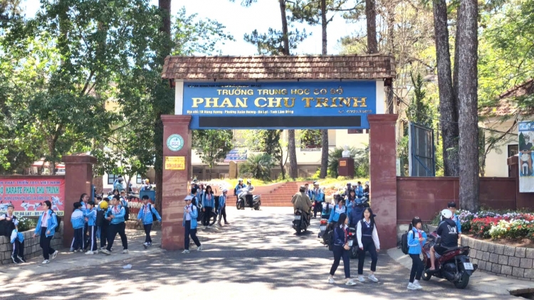 Lâm Đồng pêi pro tơdroăng rah xo hok tro lâm 10 mâu hngêi trung không chuyên tơnêi têa