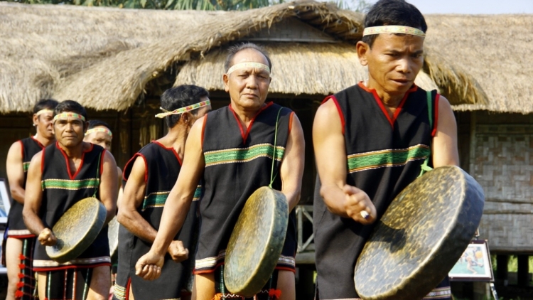 Giữ gìn văn hoá dân tộc