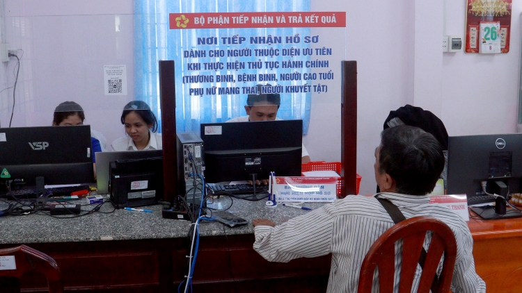 ខេត្តវិញឡុងធ្វើម្ចាស់ទម្រង់រដ្ឋបាលពីរថ្នាក់ជាសន្សឹមៗ។