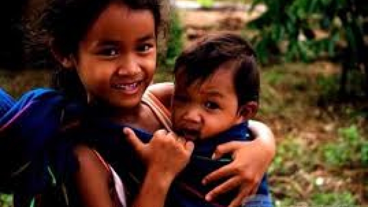 Ơruh pơnu (Những chàng trai cô gái)