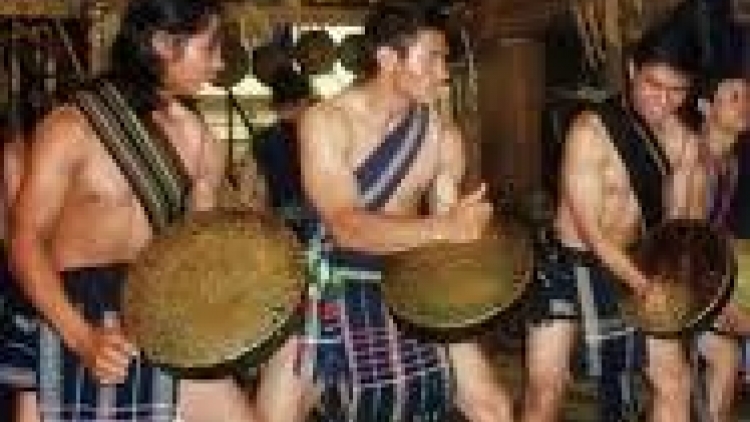 Sang  bơhiàn ờ niam bau kòn