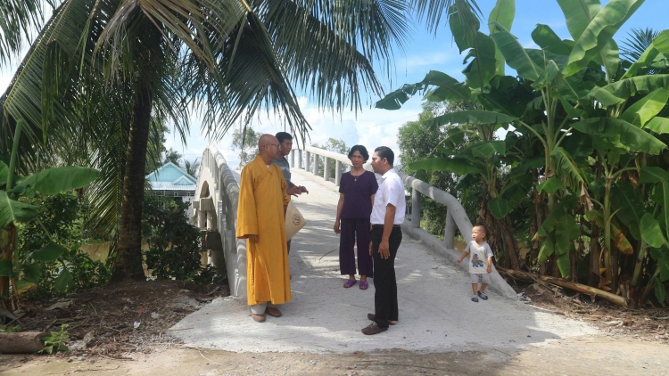 ទឹកចិត្តដ៏ថ្លៃថ្លារបស់ក្រុមអ្នករួមចំណែកសាងសង់ស្ពានតភ្ជាប់ស្រុកភូមិ។