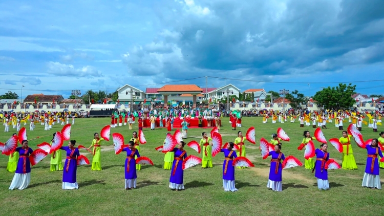 BHRỢ T’NGAY BHIỆC BHAN VĂN HOÁ ĐHANUÔR CHĂM G’LUH 6