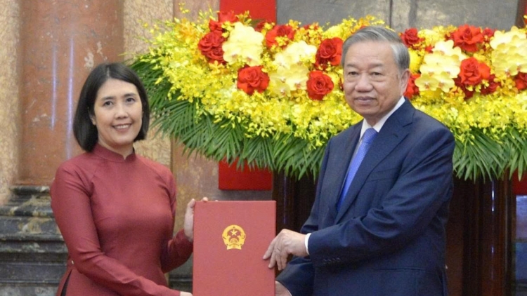 Tổng Bí thư, Kruanh dak Tô Lâm jao an Nău ntrŭnh săch tay 5 Đại sứ đặc mệnh toàn quyền Việt Nam ta dak bah dih