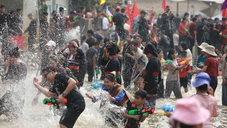 NÈN TẠT NẶM: MÒN ĐÂY PJÒI DÚ KHAU PÙ TÂY BẮC