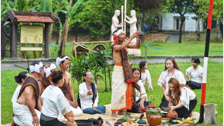 LẸ KIN KHẨU MẤƯ CÚA PỈ NOỌNG CẦN CHU RU