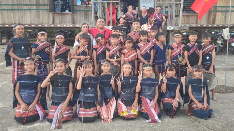 Ngê̆ nhơ̆n Đinh Hdot – Bơngai pơdjoi păng vei răk tơƀăk mong chĭng chêng păng tơdrong hơri brông Bahnar 