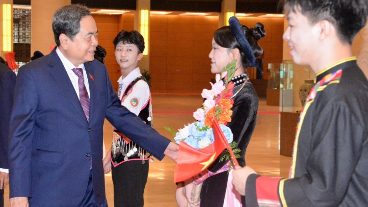 Anih vei lăng hơdrĕch kon kông kơ Quốc hội hơtŏk hơnăp jang roi tơƀôh, hơmet pơ ‘lơ̆ng tơdrong tơgŭm ăn kon kông lơ̆m chăl ‘nao