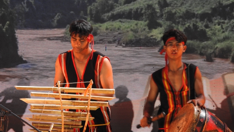 Tơlơi adoh Sedang "Ƀing ta khom gir run"