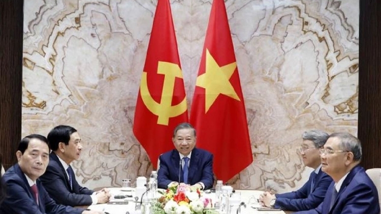Pôa Tô Lâm, Kăn xiâm pơkuâ hnê ngăn Đảng, Kăn xiâm hnê ngăn tơnêi têa krếo phôn tơdrêng ƀă Kăn xiâm pơkuâ kong têa Swiss.