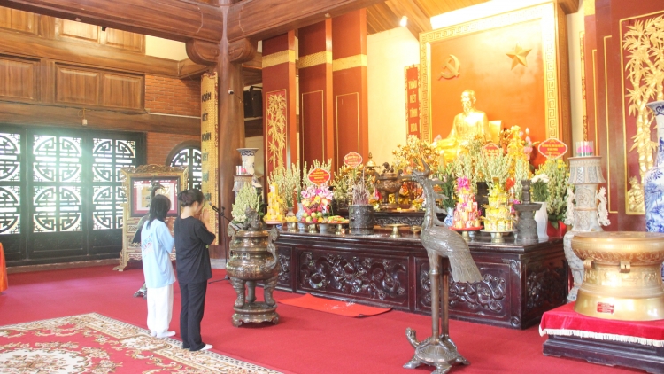 Tháng Năm nhớ Bác