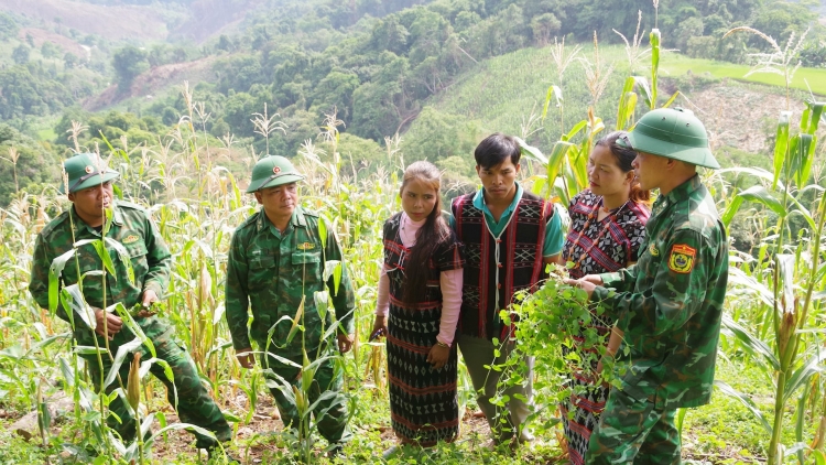 BÊL MANUYH LÍNH TING ZOOI ĐHANUÔR COH ZR’LỤ K’NOONG K’TIẾC PA DƯR PR’ĂT TR’MÔNG
