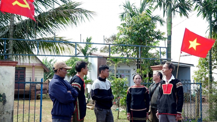 Mơnuih ƀôn sang Dak Lăk čang rơmang Jơnum min djŏp djuai ania mơnuih mơnam krăp lăng, lăi pơthâo glăi hăng lăng ba tơlơi hơdip mơda