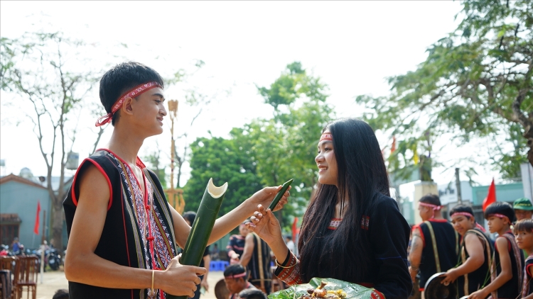 PAN LẦU CHÀ CÚA CẦN GIA RAI