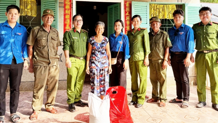 យុវវ័យសង្កាត់តូចូវ ខេត្តអានយ៉ាងផ្សព្វផ្សាយក្តីស្រឡាញ់ក្នុងសហគមន៍