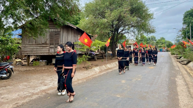 Nông dân Đắk Lắk chung sức xây dựng buôn làng xanh, sạch, đẹp