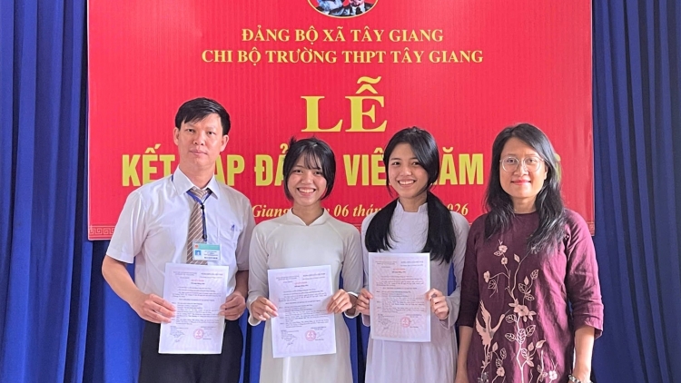 BƠR HỌC SINH CƠ TU BƠƠN KẾT NẠP ĐẢNG LALĂM G’LUH THI TỐT NGHIỆP THPT 2026