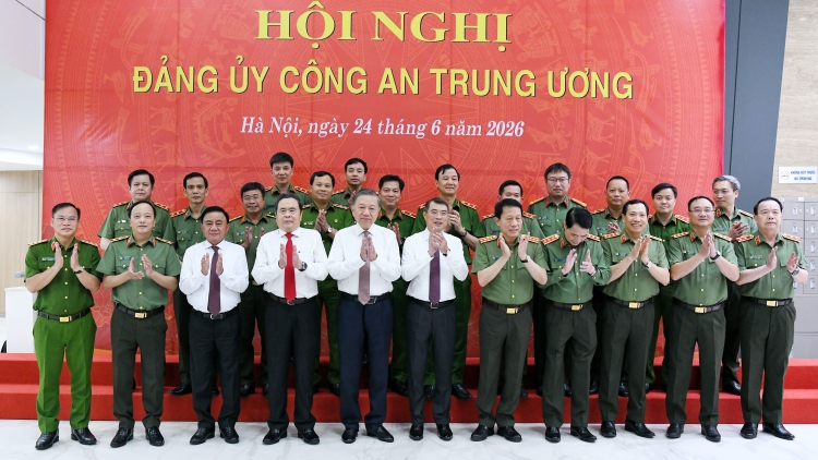 ពត៌មាន ម៉ោង​ ៦
