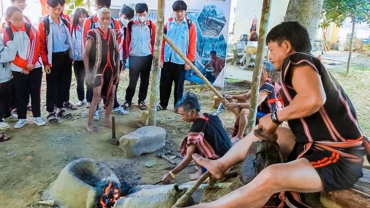 Tung prế Xết-xiâm rêi khoh ai tơniâm Rơteăng