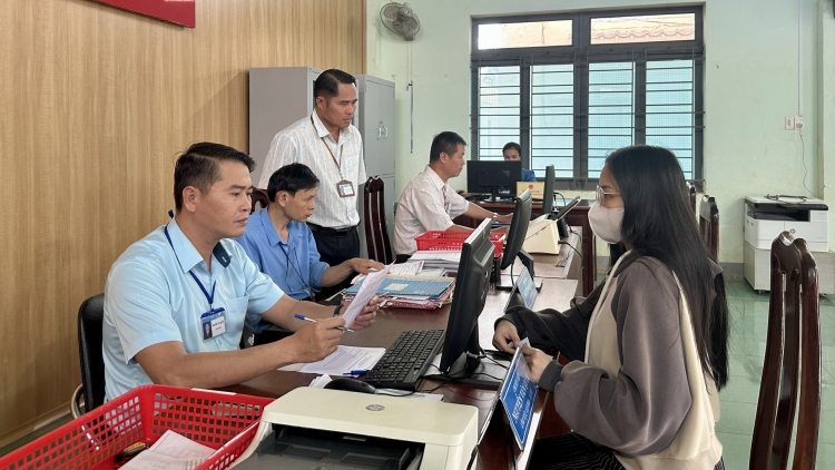 Đăk Lăk tơchơ̆t asong atăm 39 tih hlj tơgŭm ăn kang ƀô̆ đơ̆ng rŏng kơ hơgrop hơnih jang hanh chinh 