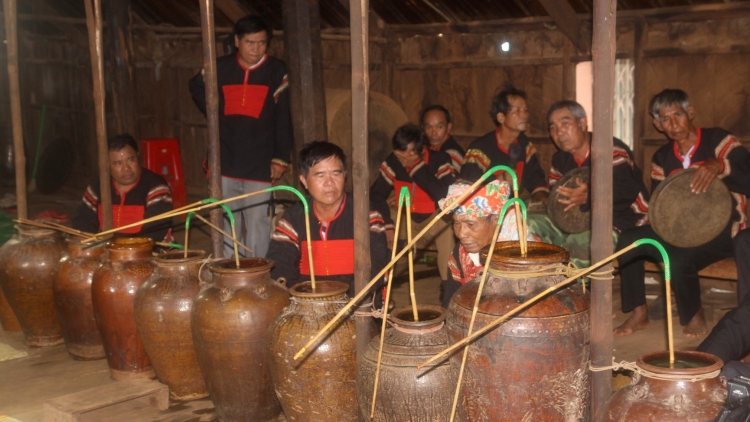 Črăn hơdră tơlơi adoh Jarai bơni pran jua khăp plơi pla