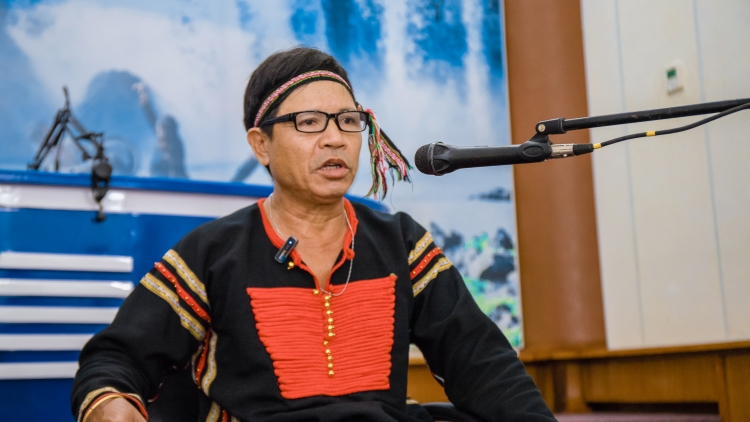Đôi chân trần
