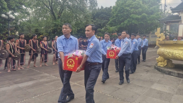 Gia Lai čơkă mă 18 per tơlang tơleh ling tơhan djru blah ngă hăng ƀing kơhnâo Việt Nam djai pơsăn drơi ƀơi dêh čar Kur ba glăi pơ plơi pla lŏn ia