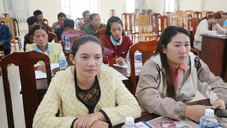 PA CHOOM C’NĂL ĐĂH RAU LIÊM MA MƠ BHLƯA PÂN ĐIL PÂN JƯIH ĐOỌNG HA PÊÊ T’COOH BHƯƠL, TRƯỞNG CR’NOON, MA NƯIH BẤC NGAI CHĂP