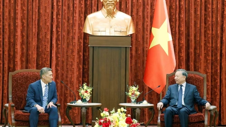 Tổng Bí thư, Kruanh dak Tô Lâm wơt Quyền Bộ trưởng N’gâng kan hải quân Hoa Kỳ  
