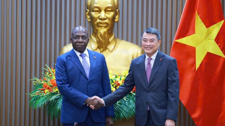 Khua knŭk kna Lê Minh Hưng drông khua phŭn bruă hŏng tač êngao Angola 