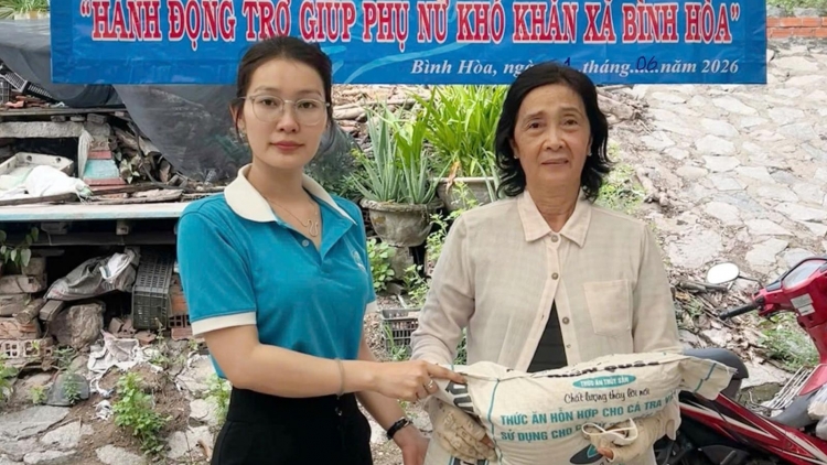 បណ្តាទម្រង់ជួយផ្ចុងផ្តើមបងប្អូននារីនៅឃុំ Bình Hòa