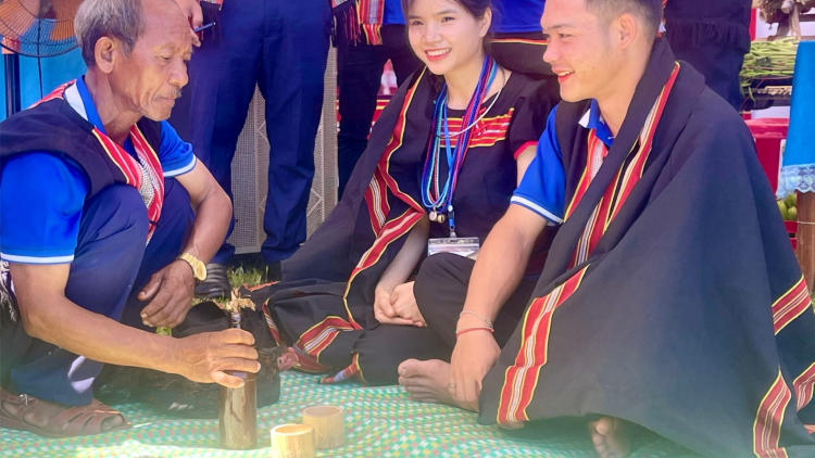 PHÁC FỪN LẨU CÚA CẦN BHNONG (CÁNG NÂNG CÚA CẦN GIÉ TRIÊNG)
