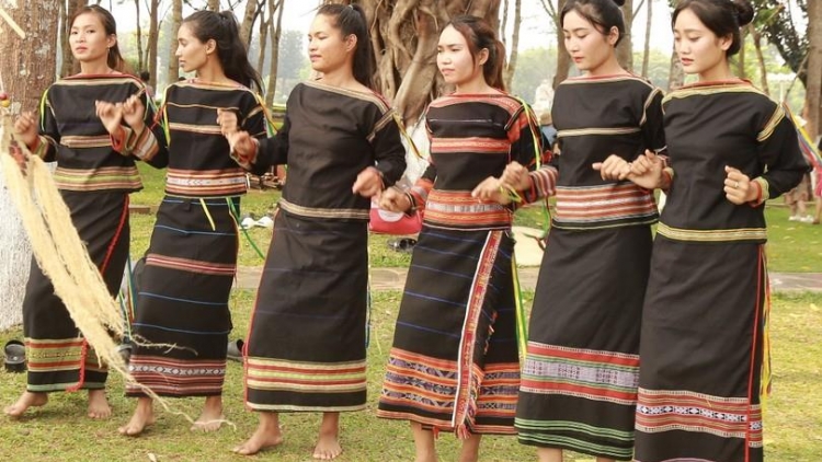 Dân tộc Ba na
