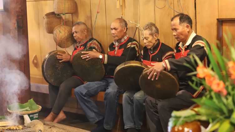 Klei čih: Hiu čhưn ênguê Dak Lak duah klei êdah kdlưn hlăm wăl mrâo  Klei čih tal 1: Hiu čhưn ênguê Dak Lak nah tluôn dŭm kdrêč êlan jhat