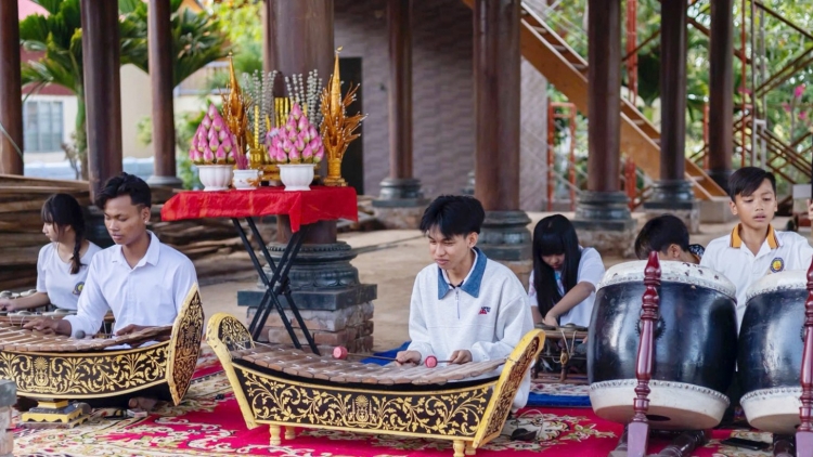 ពត៌មាន ម៉ោង ១៥