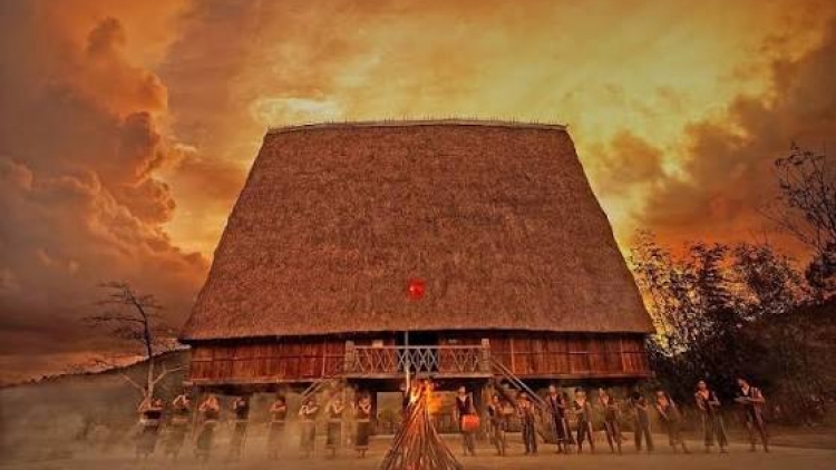 Tiếng hát đêm nhà rông