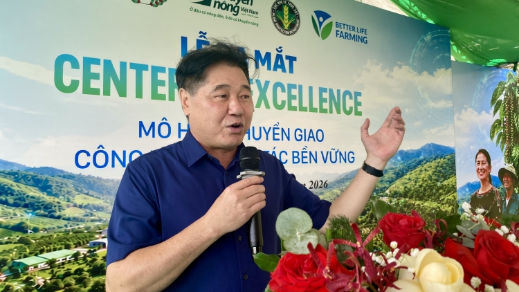 Ba bruă mkra mjing hơĭt kjăp truh hŏng phung pla mjing durian, kphê Lăn Dap Kngư