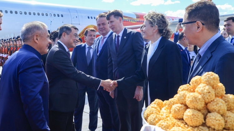 Khua knŭk kna Lê Minh Hưng nao čhưn klă sĭt ti Russia