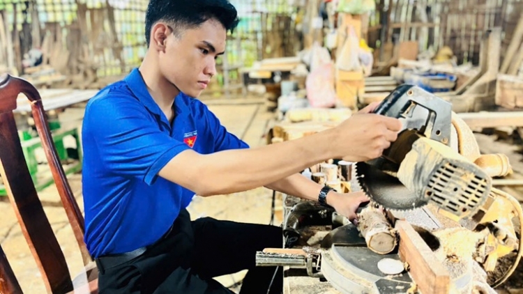 យុវជនគំរូ Hồ Việt Lê