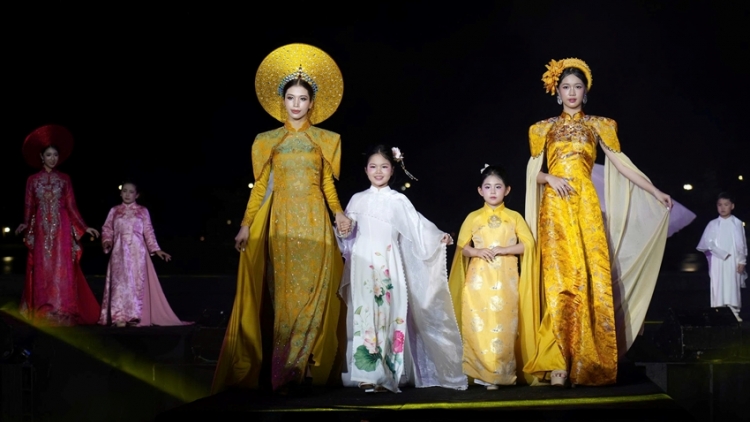 ÁO DÀI P’CĂH RAU LIÊM PR’HAY COH TOOR K’RUUNG HƯƠNG GIANG